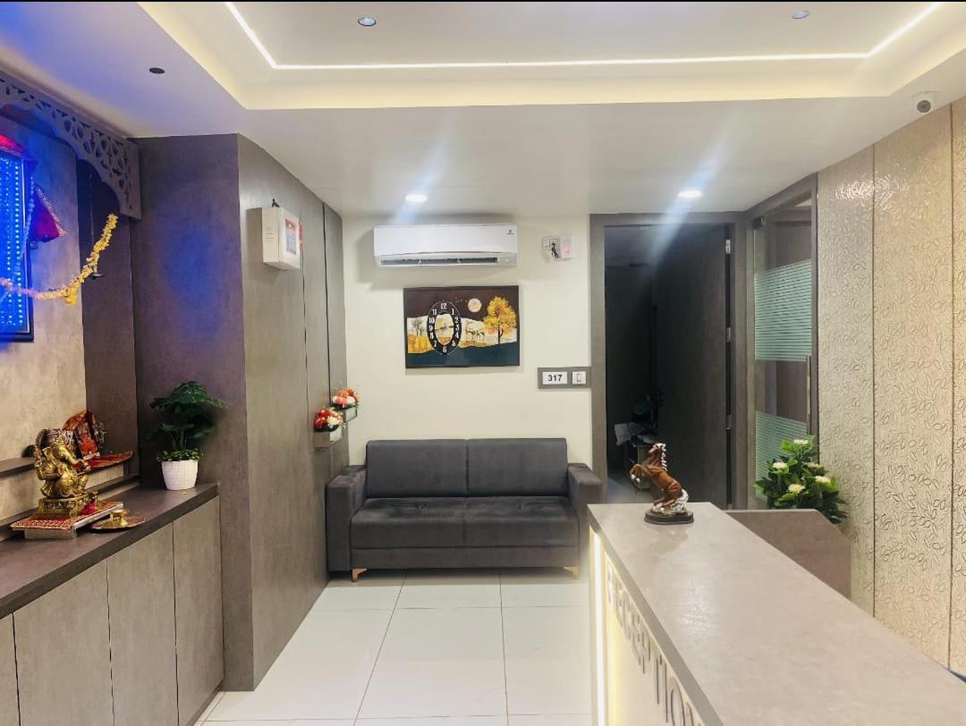 Hotel Royal Square Gandhinagar Ngoại thất bức ảnh