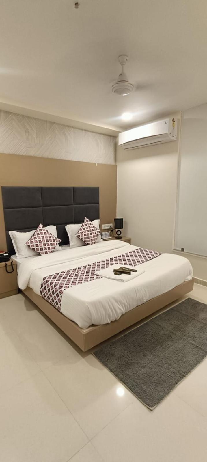 Hotel Royal Square Gandhinagar Ngoại thất bức ảnh