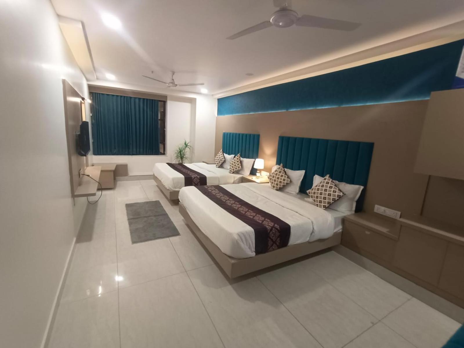 Hotel Royal Square Gandhinagar Ngoại thất bức ảnh