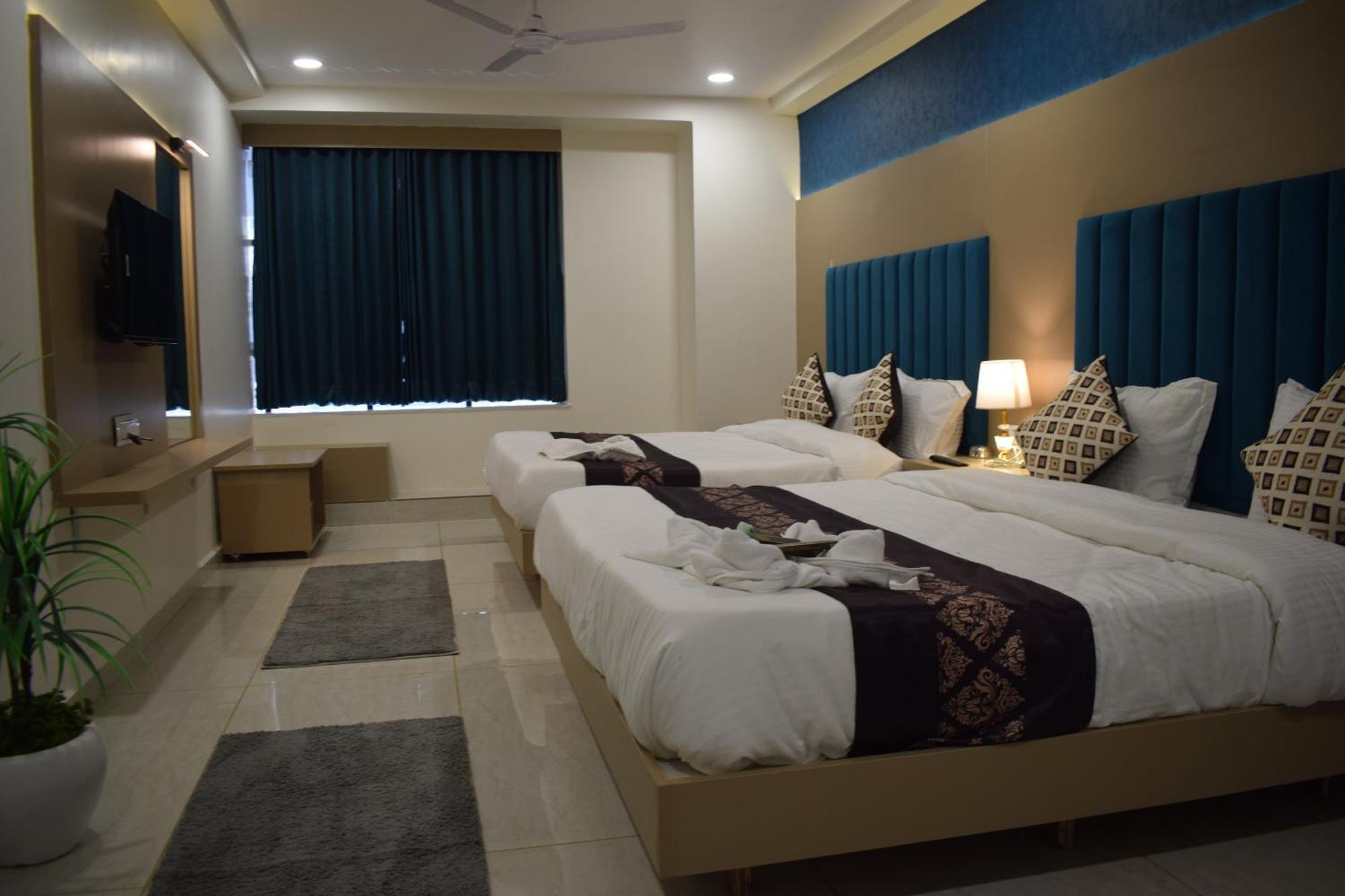 Hotel Royal Square Gandhinagar Ngoại thất bức ảnh